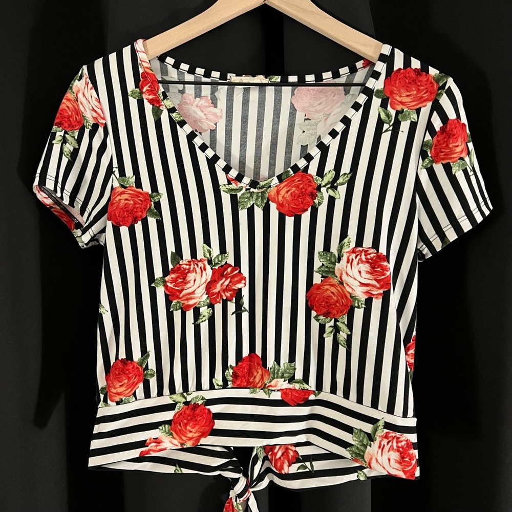 EUC Rainbows & Cupcakes Short Sleeve Crop Top Women’s Size L